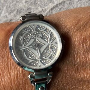 Vintage Fossil Georgia Glitz Silver Watch. In very nice condition Needs battery